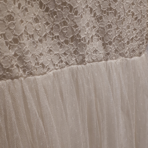 ARDENE white lace dress and heart in the back - Picture 3 of 5